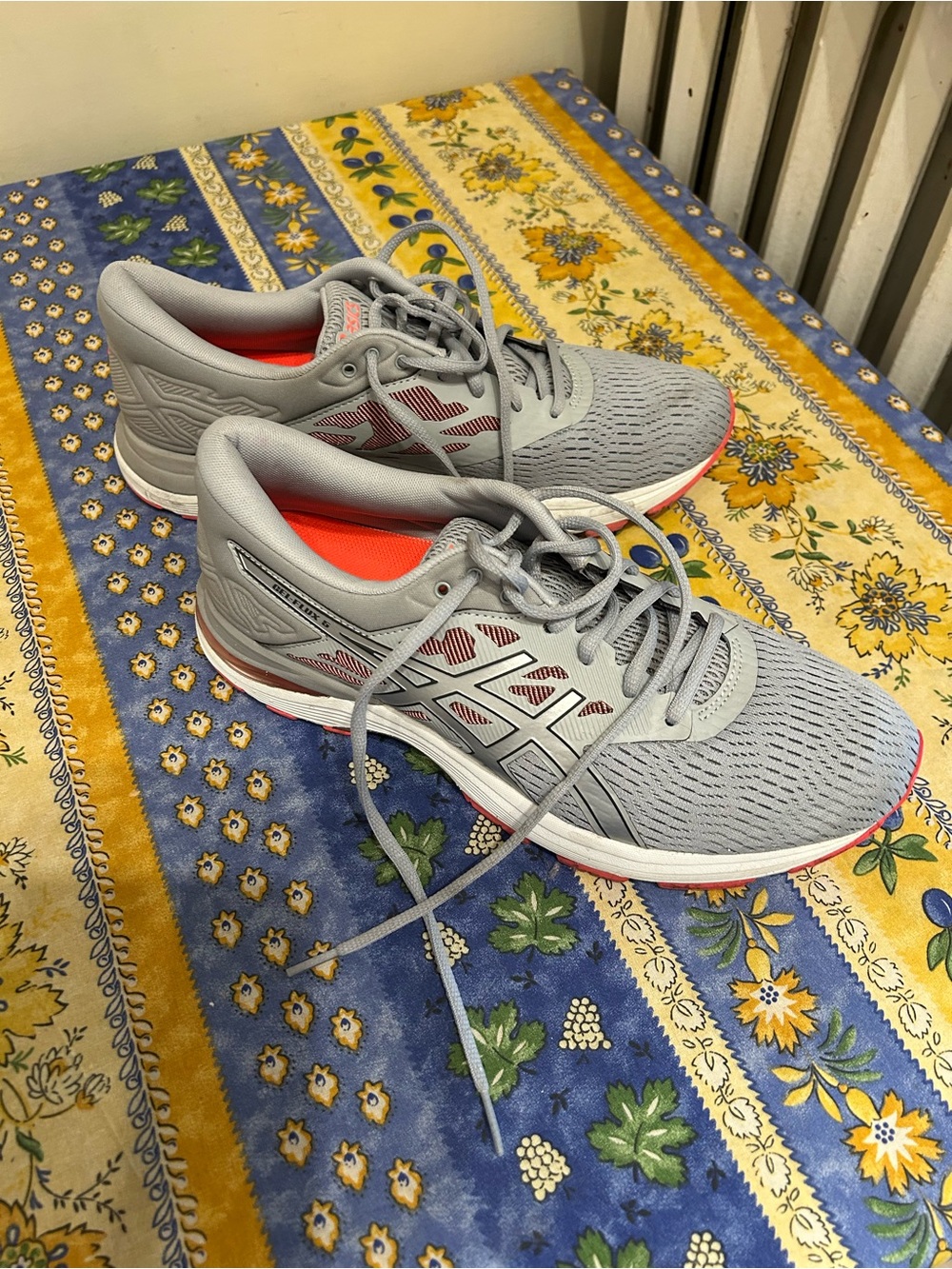 ASICS GEL-Flux 5 Women's Light Gray Running Shoes size 10.5
